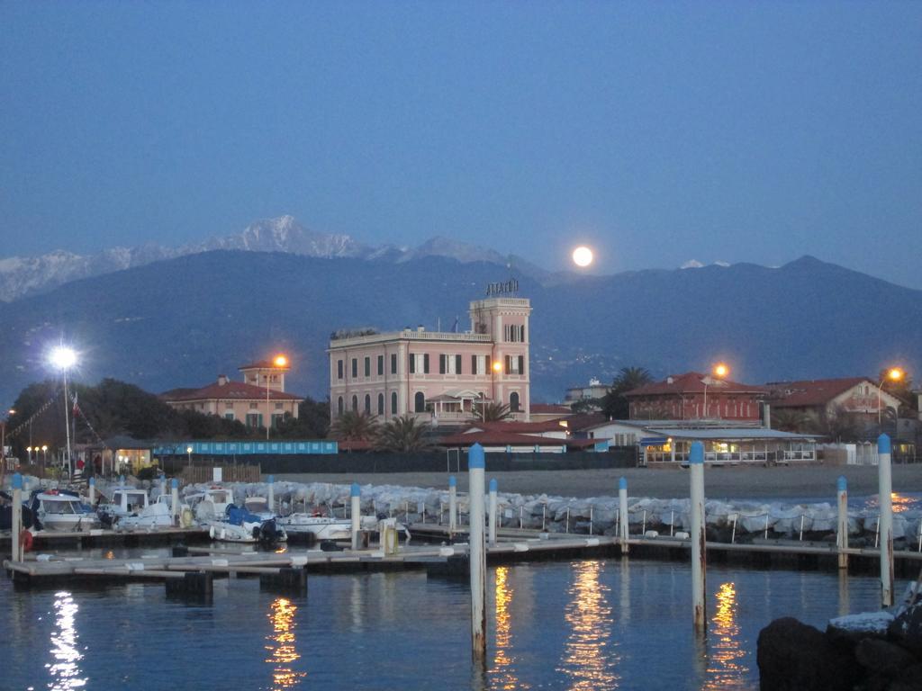 Hotel Italia Marina di Massa Ngoại thất bức ảnh